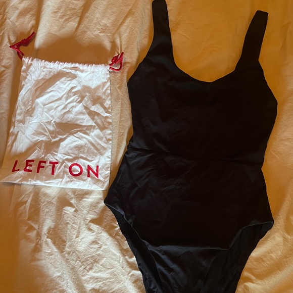 Left on Friday Double Scoop Suit size XL Black - Picture 6 of 6